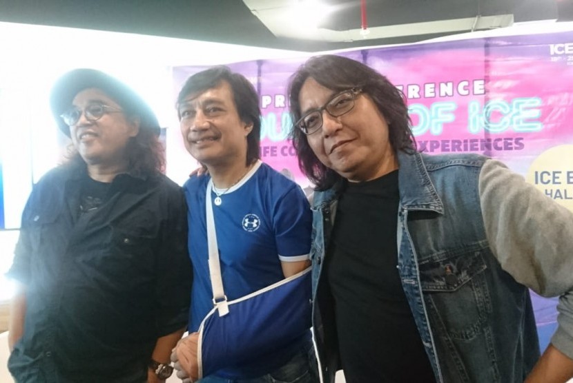 Vokalis KLA Project, Katon Bagaskara saat jumpa pers Ice Fest Music Concert 2019 di Jakarta Selatan, Senin (11/11). 