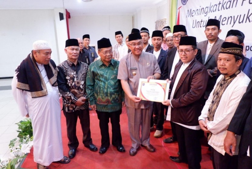 Majelis Ulama Indonesia (MUI) Kota Depok mengukuhkan puluhan Kader Ulama pada kegiatan Musyawarah Daerah (Musda) ke V di Aula Gedung MUI Kota Depok, Selasa (12/11).