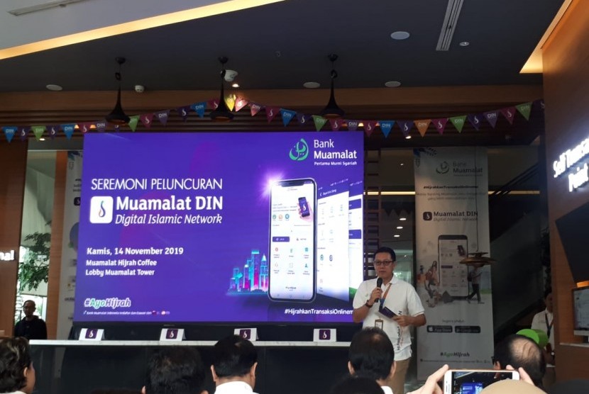 OJK dan Bank Muamalat: Bank Muamalat luncurkan aplikasi Muamalat Digital Islamic Network di Muamalat Tower, Jakarta, Kamis, (14/11). Bank Muamalat diminat sejumlah investor seperti diungkapkan OJK.