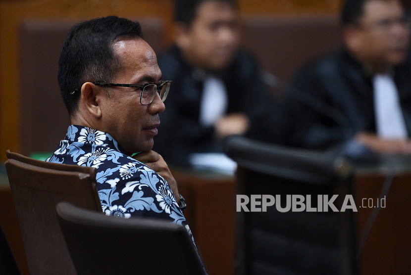 Terdakwa Tubagus Chaeri Wardana alias Wawan mengikuti sidang eksepsi atas kasus korupsi dan tindak pidana pencucian uang (TPPU) di Pengadilan Tipikor, Jakarta, Kamis (14/11/2019). 