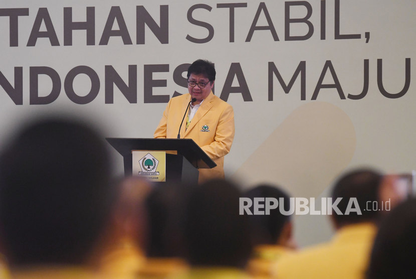 Ketua Umum Partai Golkar Airlangga Hartarto memberikan sambutan pada Rapimnas Partai Golkar di Jakarta, Kamis (14/11/2019). 