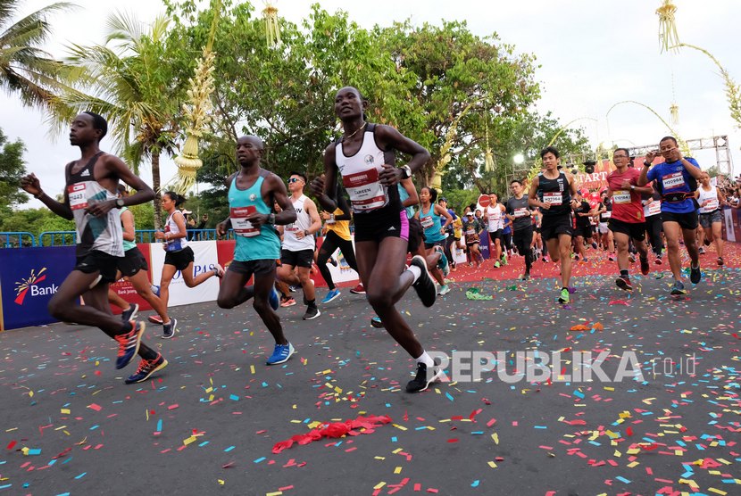 Sejumlah pelari mengikuti lomba lari internasional Borobudur Marathon di Borobudur, Magelang, Jawa Tengah