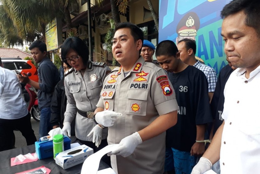 Polres Malang Kota (Makota) mengungkap sejumlah kasus pencurian di Mapolresta Malang, Senin (18/11).