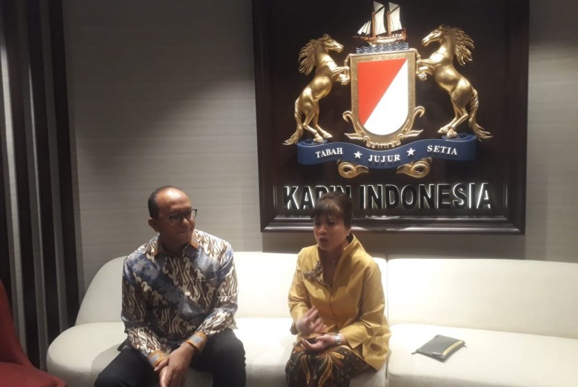 Ketua Kamar Dagang dan Industri Indonesia (Kadin) Rosan Roeslani bersama Wakil Ketua Umum Asosiasi Pengusaha Indonesia (Apindo) Shinta W Kamdani.