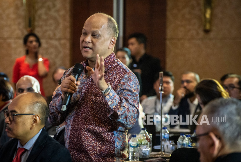Ketua Tim Pelaksana Dewan Teknologi Informasi dan Komunikasi Nasional (Wantiknas) Ilham Habibie (tengah) berbicara dalam Indonesia Economic Forum ke-6 tahun 2019 di Jakarta, Rabu (20/11/2019).