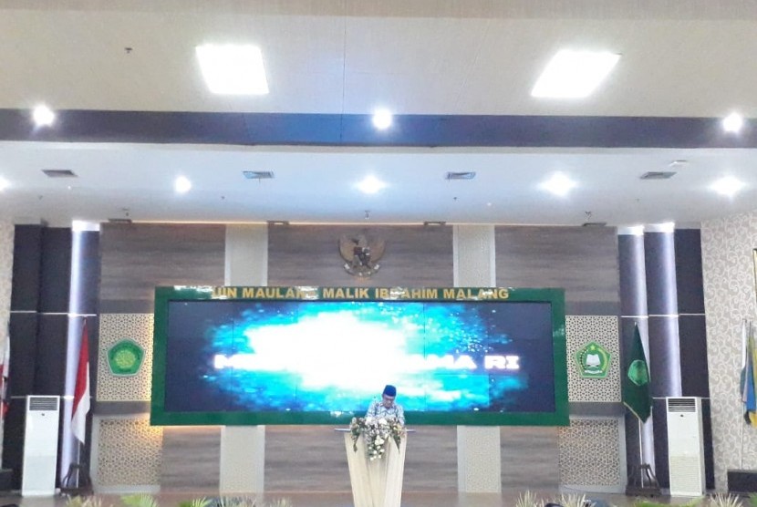 Anggaran untuk Subsidi Sertifikasi Halal Belum Disepakati. Foto:  Menteri Agama (Menag) RI, Jenderal TNI (Purn) Fachrul Razi saat mengunjungi dan memberikan kuliah tamu di UIN Malang, Kamis (21/11). 