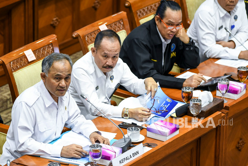 Kepala Badan Narkotika Nasional (BNN) Komjen Pol Heru Winarko (kiri) mengikuti Rapat Dengar Pendapat (RDP) dengan Komisi III DPR RI di komplek Parlemen, Jakarta, Kamis (21/11/2019).