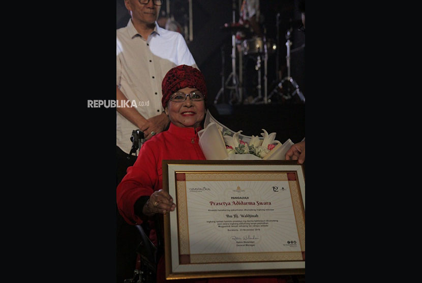 Maestro Keroncong asal Solo, Waldjinah, mendapatkan penghargaan Prasetya Adidarma Swara dari The Sunan Hotel Solo. Film Waldjinah: Javanese Diva akan segera diproduksi.
