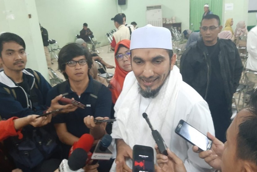 Penanggung Jawab acara Reuni 212 KH Ahmad Shobri Lubis saat diwawancarai awak media di aula Gedung Dewan Dakwah Islamiyah Indonesia, Jakarta, Jumat (29/11). F