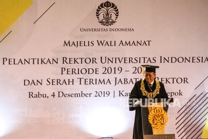 Rektor Universitas Indonesia Ari Kuncoro. Pusat Ekonomi dan Bisnis Syariah (PEBS) FEB UI bekerja sama dengan Kementerian Keuangan dan IAEI memprakarsai Santripreneur Berbasis UKMK Sawit.