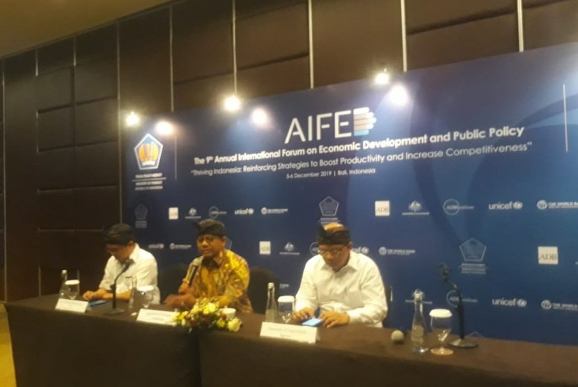 Wakil Menteri Keuangan Suahasil Nazara menjelaskan fokus pembahasan utama di Annual Internasional Forum on Economic Development and Public Policy (AIFED) ke-9, dalam konferensi pers yang digelar di Nusa Dua, Badung, Bali, pada Kamis, (5/12).