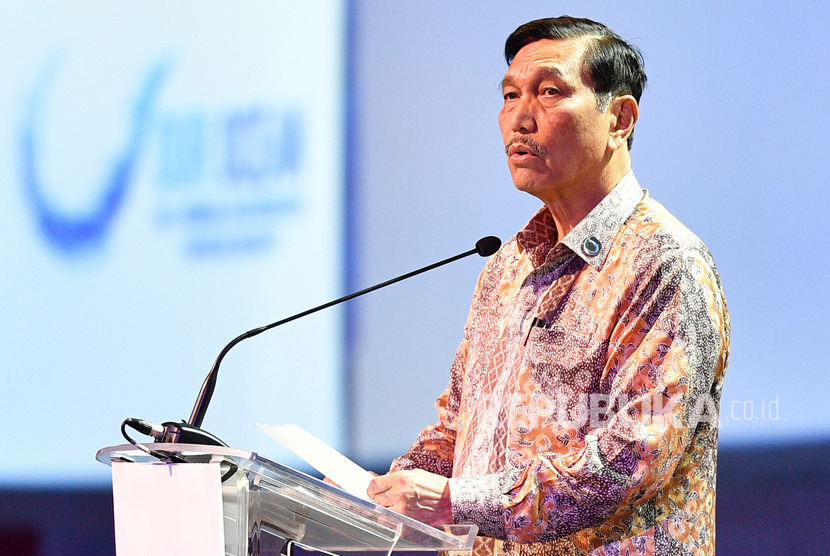 Menteri Koordinator Bidang Kemaritiman dan Investasi Luhut B Pandjaitan mendorong pejabat menggunakan produk dalam negeri.