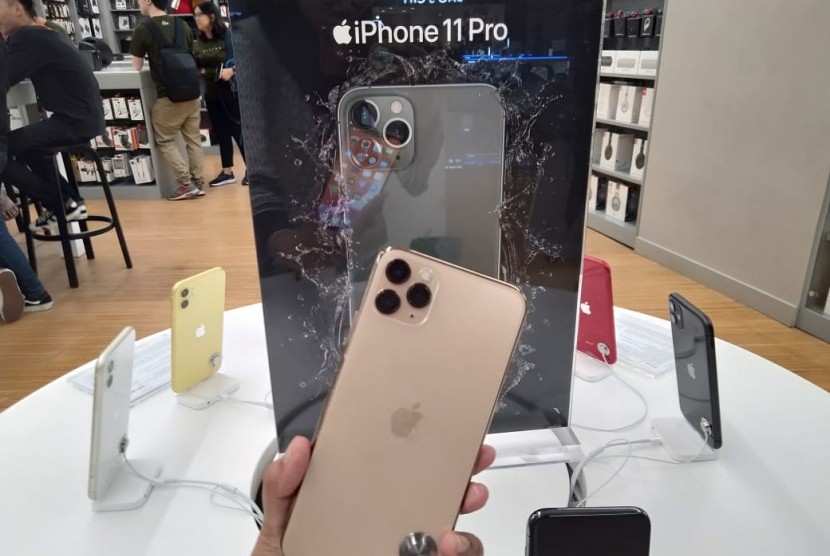 iPhone 11, iPhone 11 Pro, dan iPhone 11 Pro Max resmi dijual di Indonesia, Jumat (6/12).