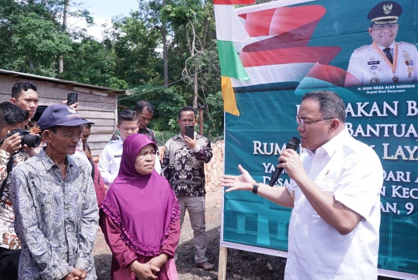 Aksi Nyata Dodi Atasi Kemiskinan: APBD Alokasi Dana Desa Untuk Bedah Rumah