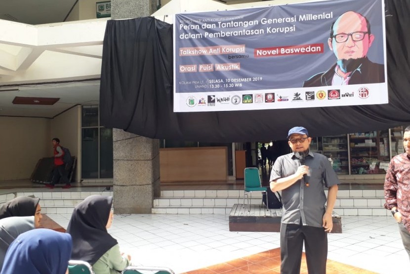 Penyidik KPK Novel Baswedan saat mengisi diskusi Anti Korupsi di PKM Universitas Andalas, Padang, Selasa (10/12) 