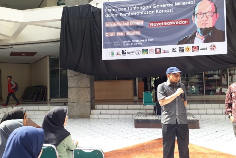 Penyidik KPK Novel Baswedan saat mengisi diskusi Anti Korupsi di PKM Universitas Andalas, Padang, Selasa (10/12) |