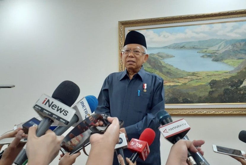 Wakil Presiden KH Maruf Amin saat diwawancarai wartawan di Kantor Wakil Presiden, Jakarta. Wapres meminta penyederhanaan birokrasi tak menimbulkan kegaduhan.