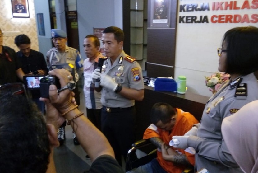 Polres Malang Kota (Makota) merilis satu tahanan kabur yang berhasil ditangkap di Mapolresta Malang, Rabu (11/12).