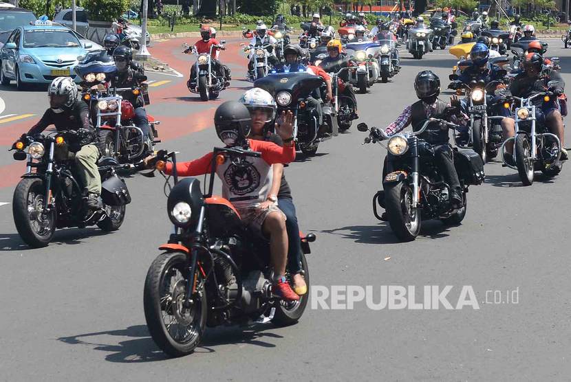 Komunitas Harley Owners Group (HOG) Indonesia berparade saat peringatan 17 Agustus saat melintas di Kawasan Hotel Indonesia, Jakarta, Sabtu (17/8). (ilustrasi)
