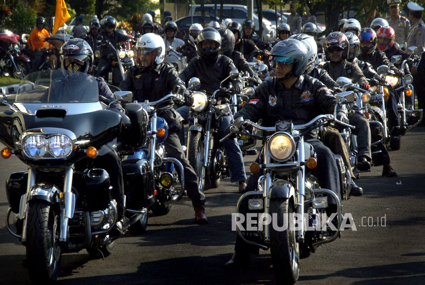 Sejumlah anggota Harley Davidson Club Indonesia (HDCI) saat menggelar turing. (ilustrasi)