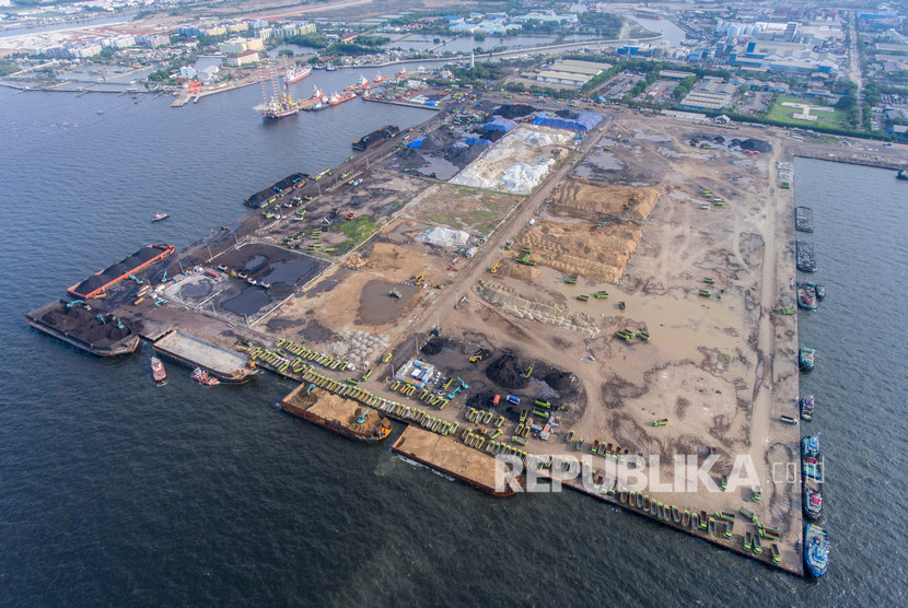 Foto udara dermaga di Pelabuhan Marunda, Jakarta, Rabu (11/12/2019). 