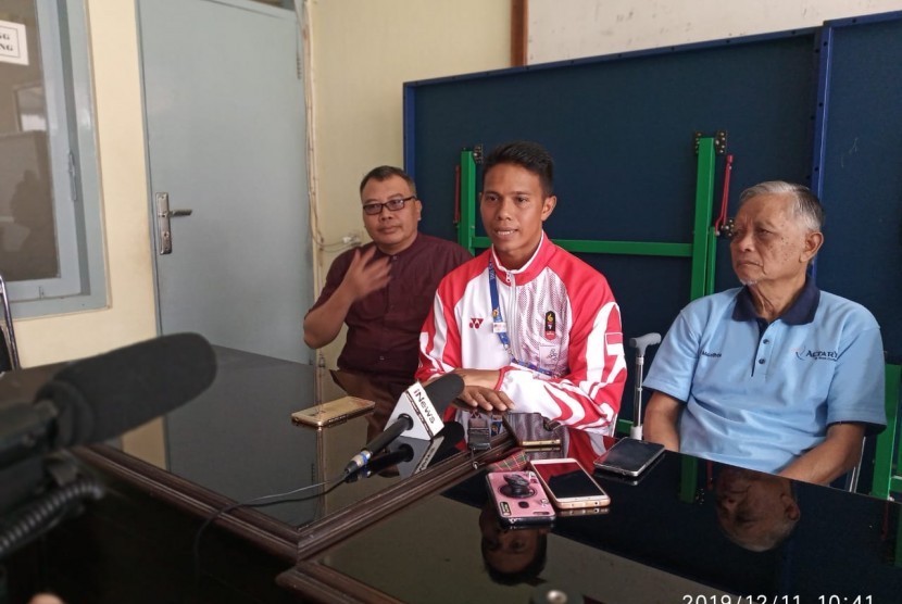 Atlet asal Tasikmalaya, Muhammad Taufik, melakukan klarifikasi terkait masalah kepulangannya ke kampung halaman, di kantor KONI Kabupaten Tasikmalaya, Rabu (11/13). 