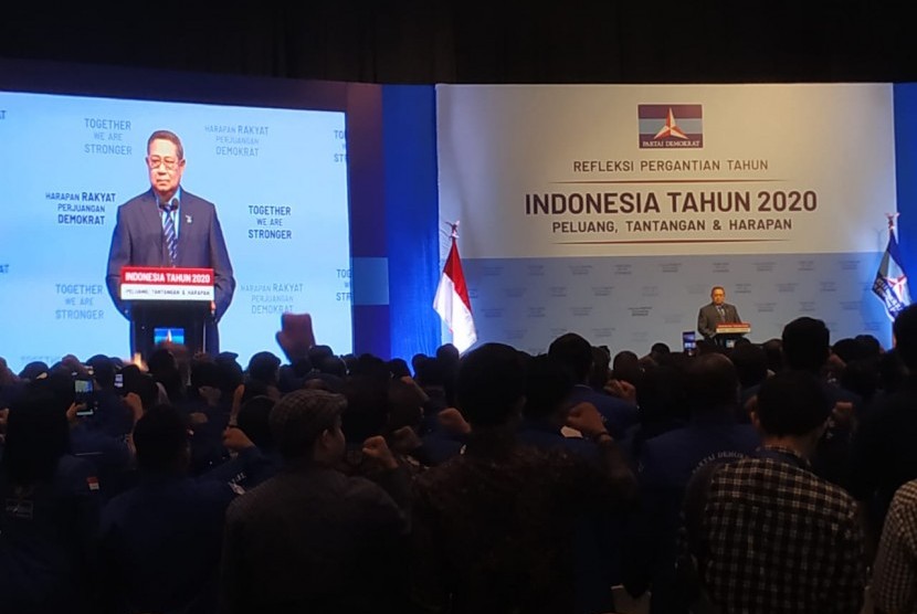 Ketua Umum Partai Demokrat Susilo Bambang Yudhoyono (SBY) menyampaikan pidato refleksi akhir tahun 2019 di JCC, Senayan, Jakarta, Rabu (11/12). 