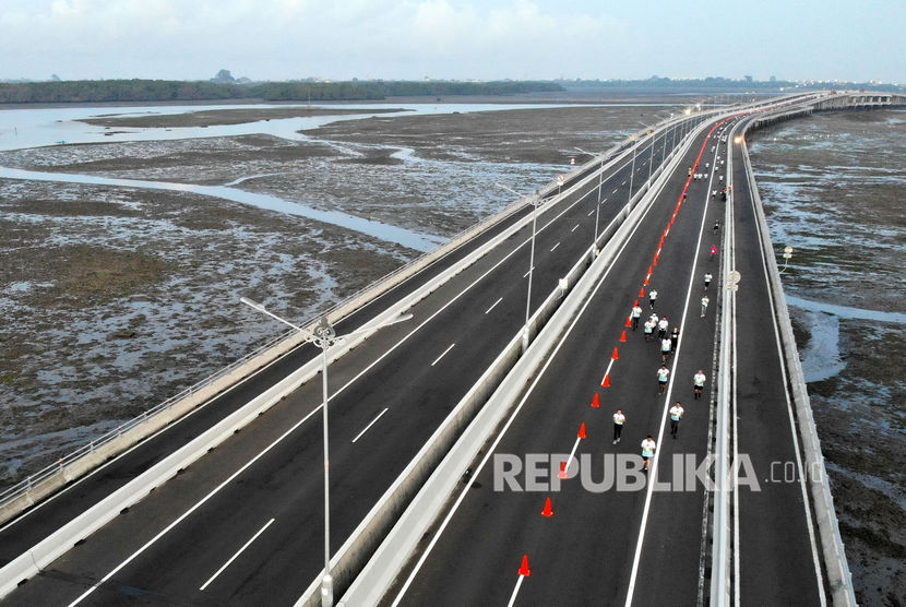 Jalan Tol Bali Mandara yang menghubungkan Nusa Dua-Ngurah Rai-Benoa akan memberlakukan penyesuaian tarif bagi penggunanya (Foto udara Tol Bali)