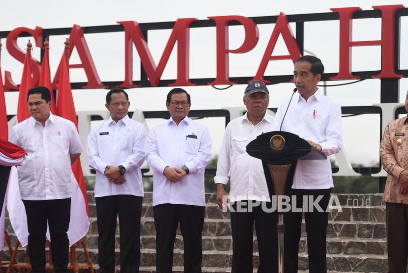 Presiden Joko Widodo berpidato saat meresmikan Tempat Pemrosesan Akhir (TPA) Sampah Manggar di Balikpapan, Kalimantan Timur, Rabu (18/12/2019).