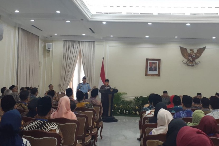 Wakil Presiden KH Maruf Amin saat membuka Peresmian Pembukaan Rapat Kerja Badan Pengelola Keuangan Haji (BPKH) Tahun 2019 di Istana Wakil Presiden, Jakarta, Rabu (18/12).