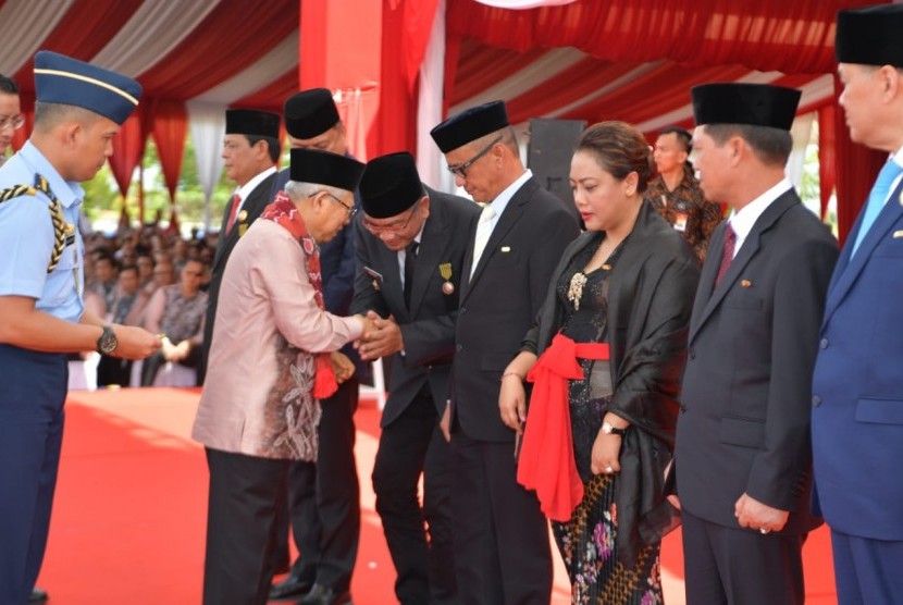 Wakil Presiden KH Maruf Amin saat menghadiri acara Hari Kesetiakawanan Sosial Nasional Tahun 2019 di Banjarbaru, Kalimantan Selatan, Jumat (20/10).