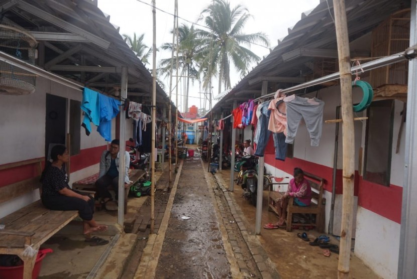 Kondisi hunian sementara (huntara) salah seorang korban bencana tsunami Selat Sunda 