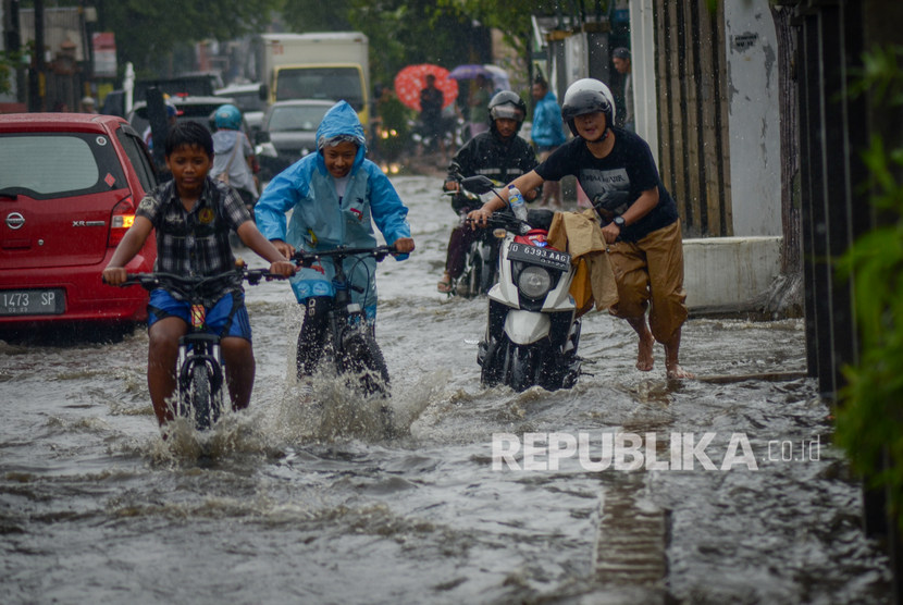 Pencegahan banjir dilakukan melalui studi bendungan. Ilustrasi.