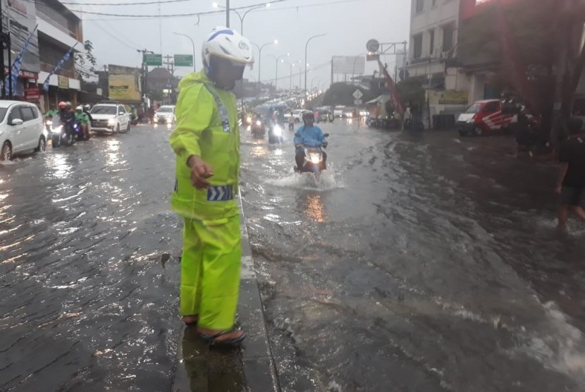 Hujan Deras Disertai Angin, Akibatkan Banjir dan Longsor di Depok. (ilustrasi)