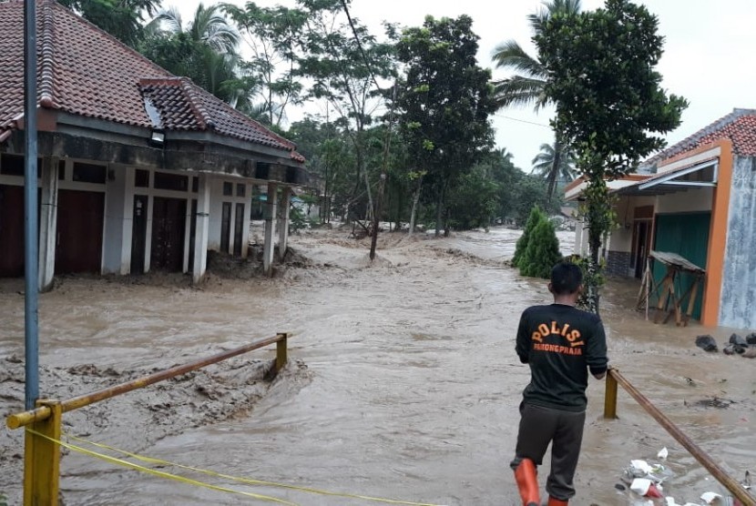 Delapan desa di Kecamatan Jasinga, Kabupaten Bogor terendam banjir, Rabu (1/1).