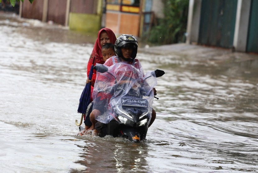Banjir yang melanda 294 titik di Kota Tangerang dilaporkan saat ini sudah surut secara menyeluruh (Foto Banjir Kota Tangerang)