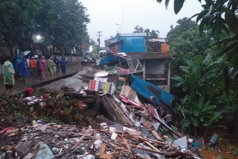 Bantuan Korban Longsor di Kabupaten Bogor Dikirim Via Udara (ilustrasi).