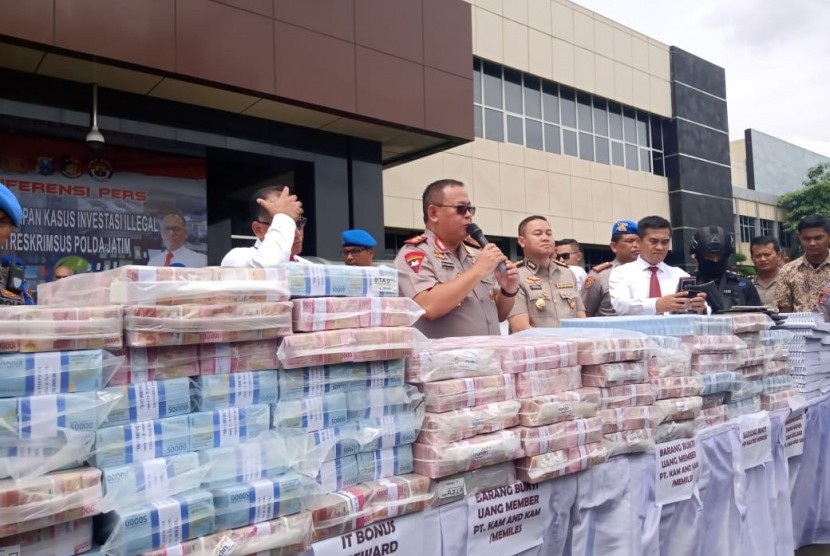 Satgas Waspada Investasi pada Direktorat Reserse Kriminal Khusus Kepolisian Daerah Jawa Timur mengungkap kasus investasi ilegal yang dijalankan perusahaan PT. Kam and Kam dengan omset mencapai ratusan miliar