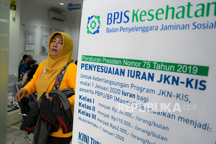 Warga meninggalkan Kantor Badan Penyelenggara Jaminan Sosial (BPJS) Kesehatan Jakarta Pusat, Jumat (3/1/2020).