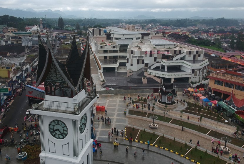 Foto udara Pasa Ateh (Pasar Atas) yang rampung pembangunannya, di Bukittinggi, Sumatera Barat, Ahad (5/1/2020).