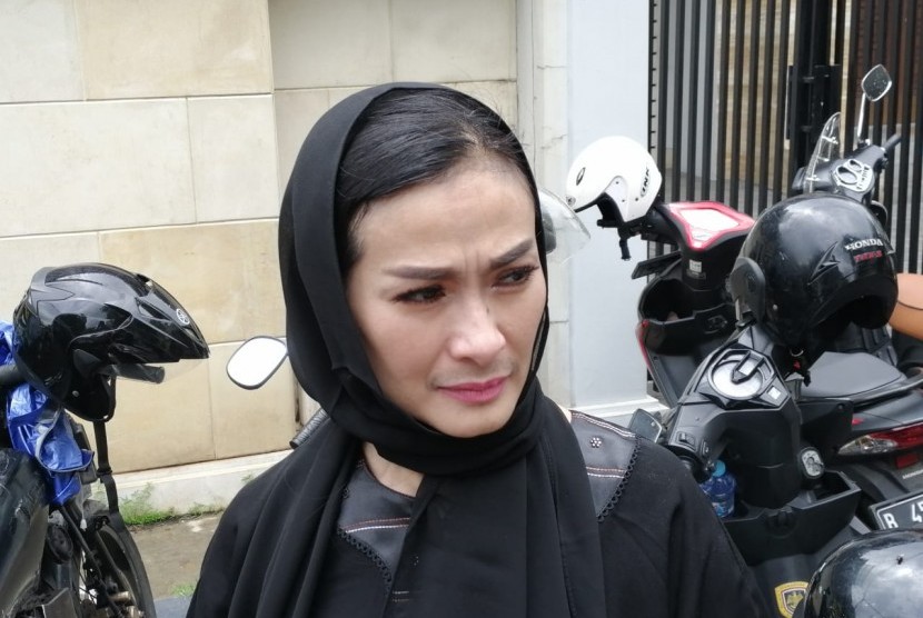 Iis Dahlia menyimpan banyak kenangan dengan almarhum Ria Irawan.