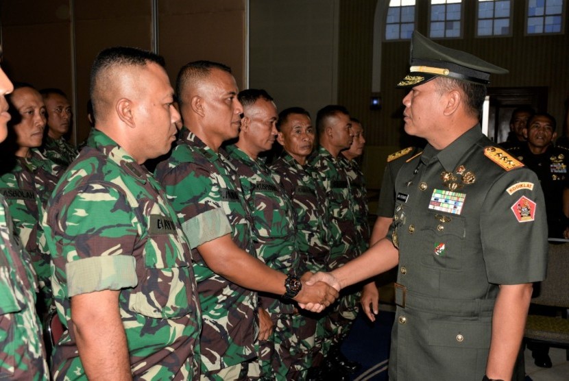 Komandan Kodiklatad Letjen TNI AM Putranto saat membuka Dikcanpa TNI-AD. 