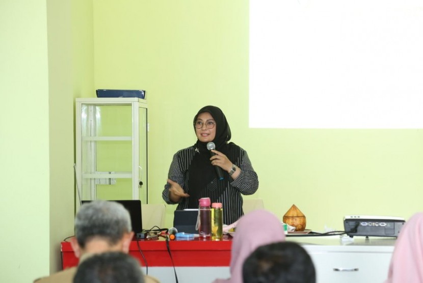 Bupati Pandeglang Irna Narulita saat rapat percepatan launching Rumah Sakit Umum Daerah (RSUD) Aulia, Menes, Pandeglang, Banten.