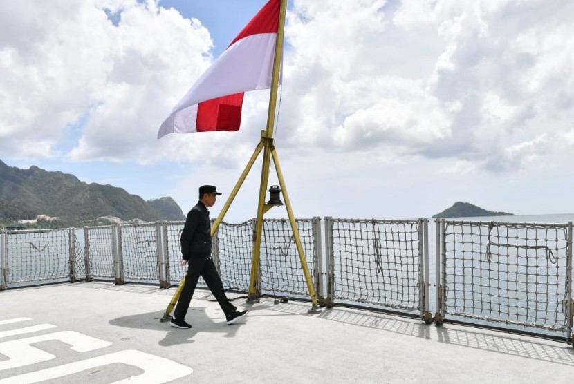 Presiden Joko Widodo saat melakukan kunjungan kerja ke Natuna, Kepulauan Riau, Rabu (8/1). 
