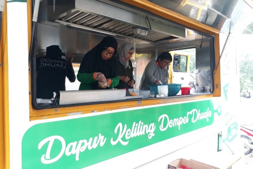 Dapur Keliling (Darling) untuk para pengungsi di Posko Dompet Dhuafa Lebak Banten. 