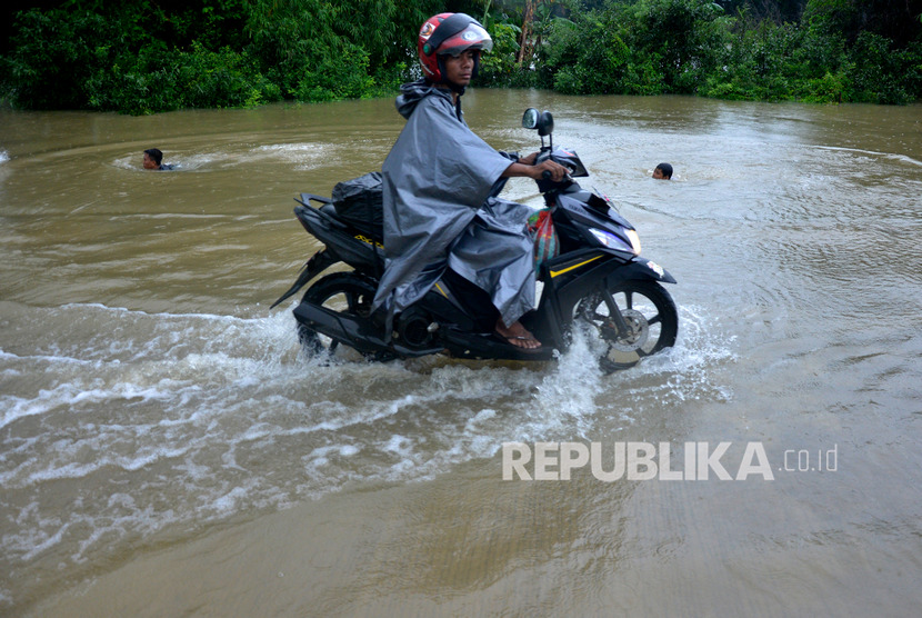 Gubernur Babel meminta masyarakat pesisir mewaspadai banjir rob. Ilustrasi.