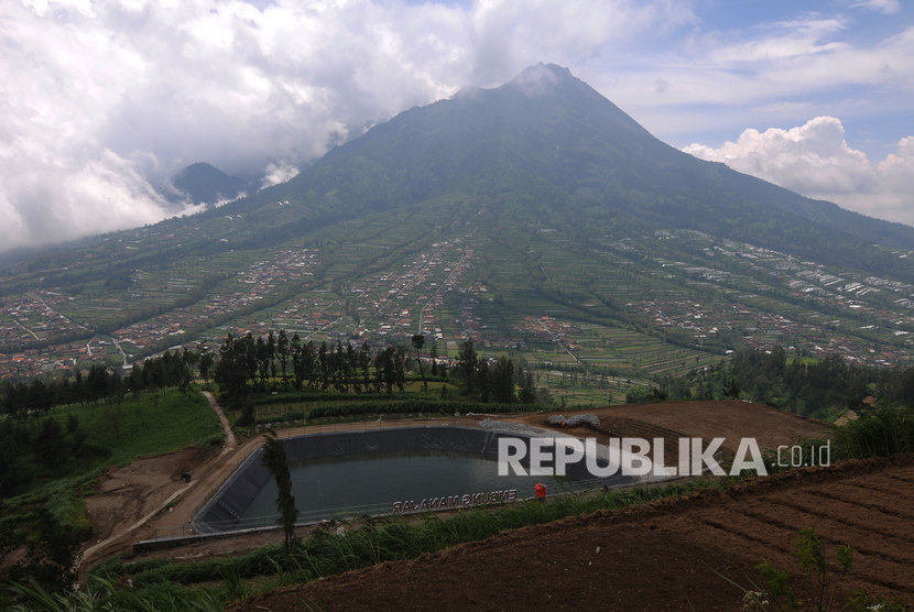 Masyarakat diimbau tidak beraktivitas pada radius 3 km Merapi. Foto ilustrasi Gunung Merapi.