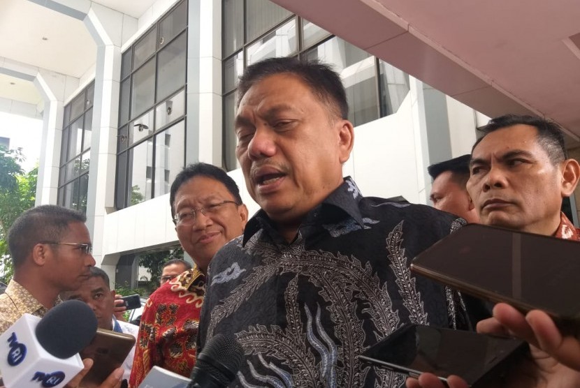 Gubernur Sulawesi Utara OllyDondokambey ajak masyarakat berperan menghentikan penyebaran virus corona