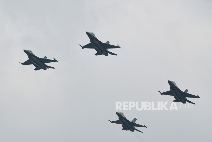 Empat pesawat tempur F16 TNI AU. Ilustrasi