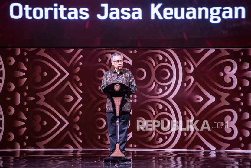 Ketua Dewan Komisioner Otoritas Jasa Keuangan (OJK) Wimboh Santoso memberikan sambutan dalam Pertemuan Tahunan Industri Jasa Keuangan Tahun 2020 di Jakarta, Kamis (16/1/2020). 